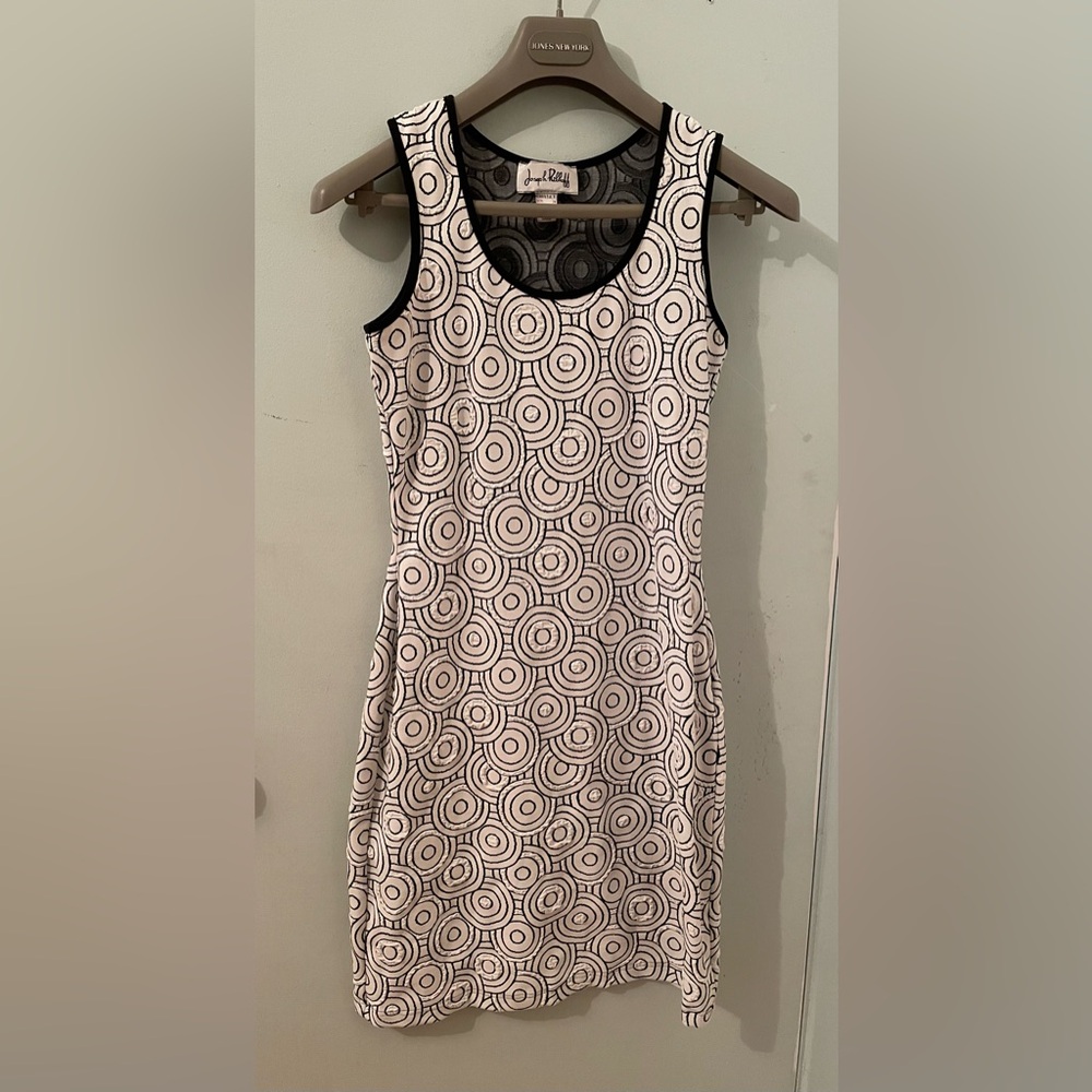 Joseph ribkoff White geometric stretchy form fitting dress size 6